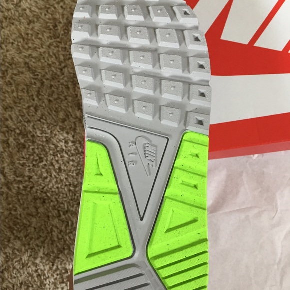 New in box Nike Women’s AirMax Correlate - Picture 3 of 4